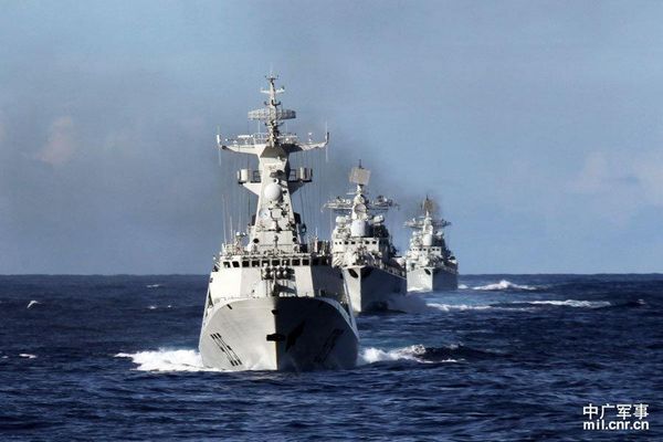 资料图:中国海军编队在钓鱼岛附近海域巡航。