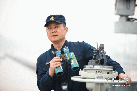 对陌生海域进行观察。