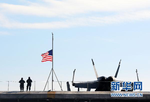 “卡尔·文森”号航母停泊在韩国釜山