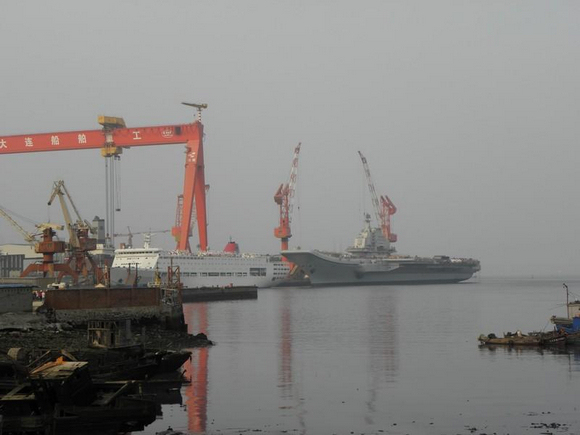 中国改建航母拆掉全部施工脚手架。图片来源：央视网