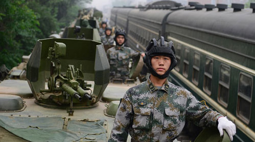 直击中国陆军装甲兵学院"铁骑-2012"大演习
