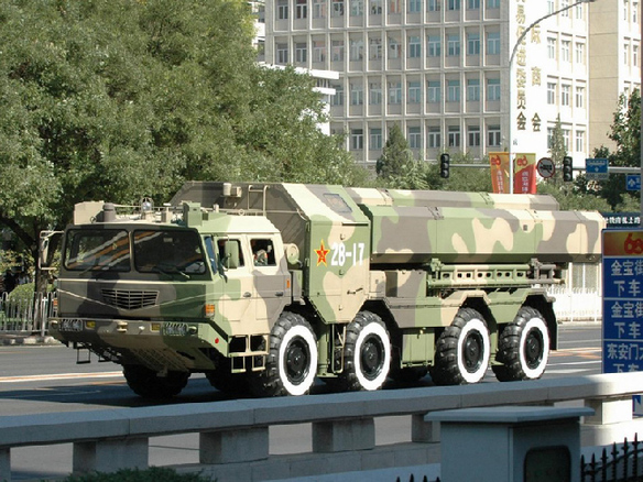 2009年国庆阅兵式上出现的长剑-10巡航导弹方阵