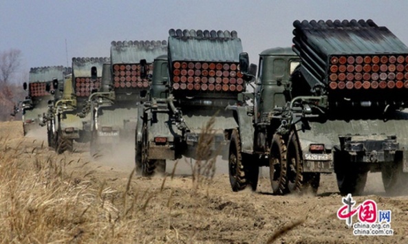 BM-21“冰雹”火箭炮连紧急机动