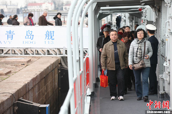 中国海军“青岛舰”对外开放