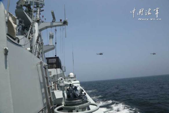 海军两艘056型护卫舰联合实弹训练