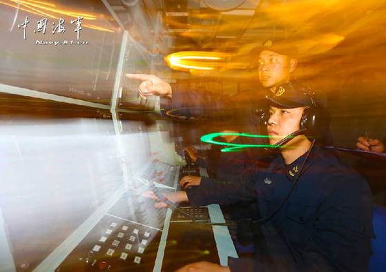 海军两艘056型护卫舰联合实弹训练