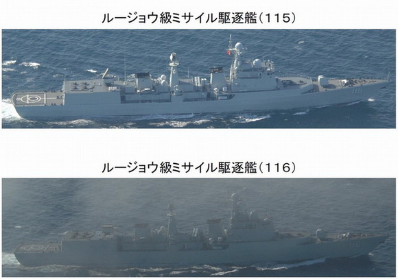 日本海上自卫队P-3C侦察机拍摄到的中国海军军舰,分别为051C型沈阳号导弹驱逐舰(上)和051C型石家庄号导弹驱逐舰(下)