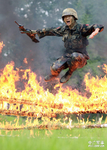 我军特种兵极限猎人训练曝光