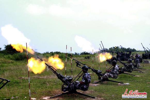 高射机枪民兵分队对空射击