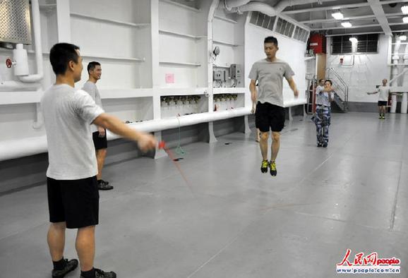 男女皆宜的跳绳玩得不亦乐乎