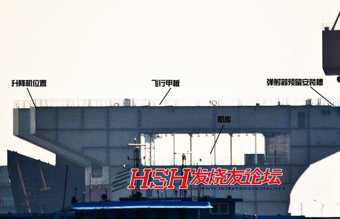 请注意右侧的凹槽，这是弹射器安装的预留位置。（图片来源：HSH论坛）