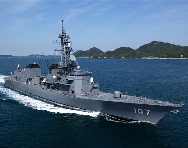 日本海上自卫队DD-107舰，舰名为“雷”（いかづち），隶属于日本海上自卫队第1护卫队群，常驻横须贺港，是目前日本海上自卫队主力舰之一，107舰属村雨级导弹驱逐舰，该级舰由IHI东京造船厂和海军联队共同建造，是继“初雪”级和“朝雾”级之后日本海上自卫队的第三代反潜型驱逐舰，该级舰是日本海上自卫队的一型采用隐身设计和垂直发射系统的驱逐舰，在武器与电子装备方面使用了许多日本国产设备。