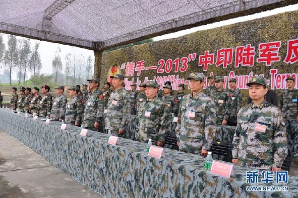 直击中印反恐联训：印士兵表演“杂技”