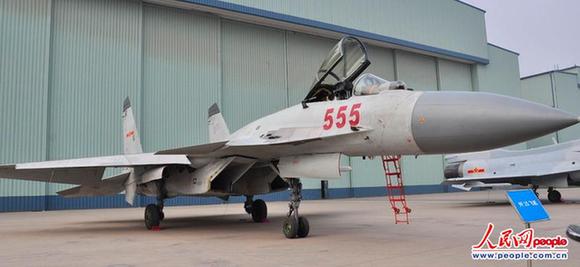 歼-15舰载机公开露面 总设计师披露性能 歼-15舰载机公开露面 总设计师披露性能