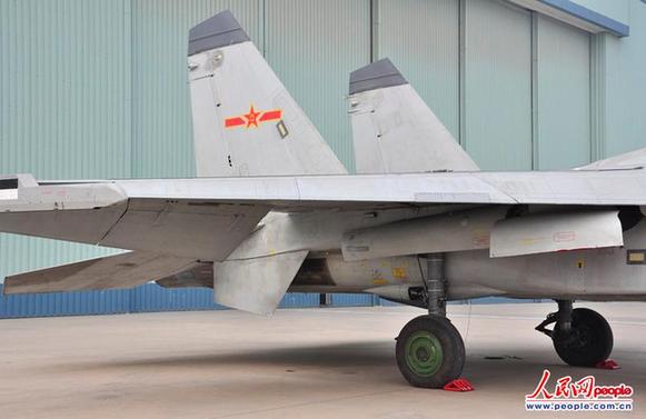 歼-15舰载机公开露面 总设计师披露性能
