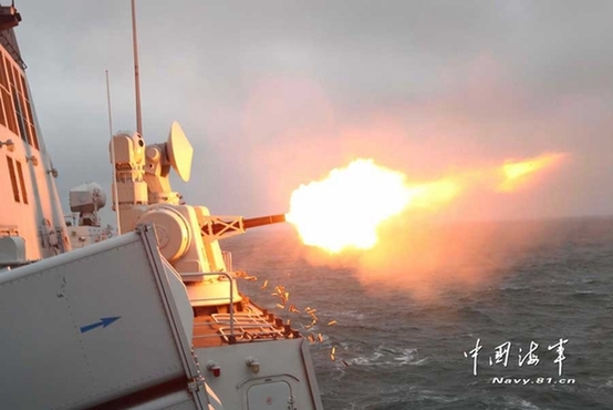 高清:东海舰队数艘舰艇开展强大火力射击