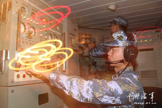 高清：东海舰队数艘舰艇开展强大火力射击【3】