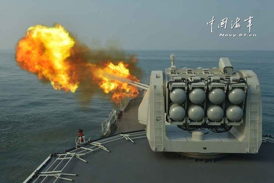 红蓝对抗,海军宜昌舰首次使用主炮发射100MM箔条干扰弹。王旭 摄影