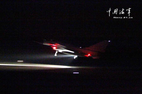 高清:东海舰队首次组织战机夜间远程奔袭攻击海上目标