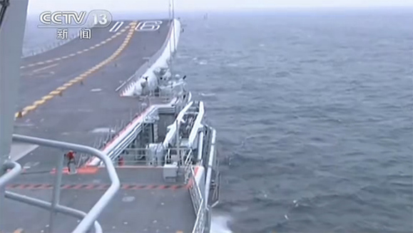 高清：实拍辽宁舰编队穿越台湾海峡进入南海【2】