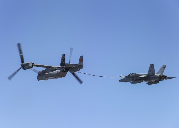 全能鱼鹰为F18和F35空中加油