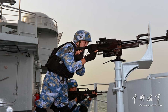 中国海军第十六批护航编队-洛阳舰特战分队迅速就位（周友文-摄影）