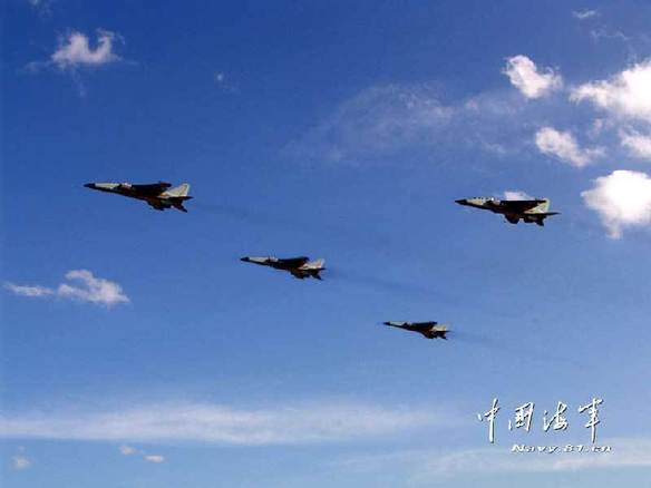 高清：海军飞豹战机飞行员开颅手术后重返海天【4】