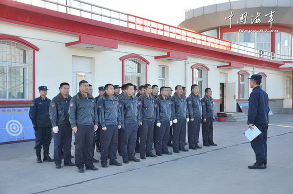 下达指示（尹静摄影）