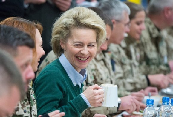 德国新任国防部长冯德莱恩（Ursula von der Leyen）慰问驻阿富汗部队。