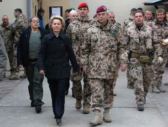 德国新任国防部长冯德莱恩（Ursula von der Leyen）慰问驻阿富汗部队。