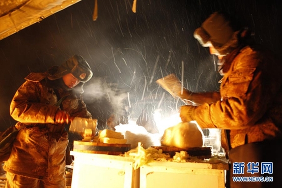 雪夜野炊。