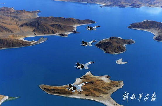 碧波浩淼的羊卓雍错尽收眼底-沈玲摄