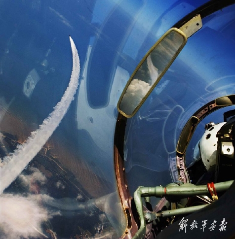 当座机脱离编队时，看着它们从身边滑过，心中油然生出“生命如斯”的感慨-沈玲摄