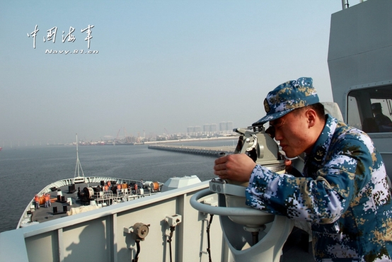 南海舰队远海训练编队离港（ 高毅 摄）