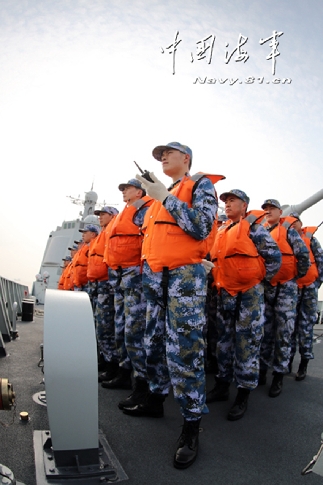 严阵以待 林健 摄