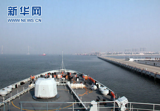 资料图：南海舰队远海训练编队离港。
