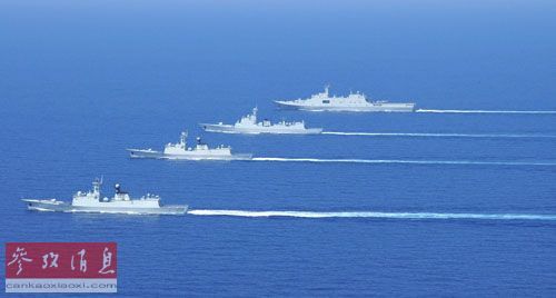 资料图:2013年3月22日,正在执行战备巡逻远海训练任务的南海舰队舰艇编队在南海某海域会合。