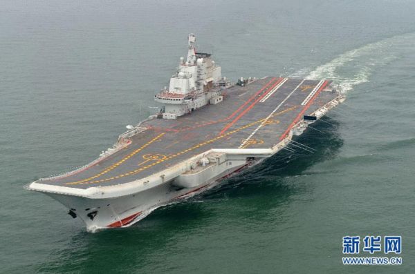 资料图：中国辽宁舰航母正在进行试航。