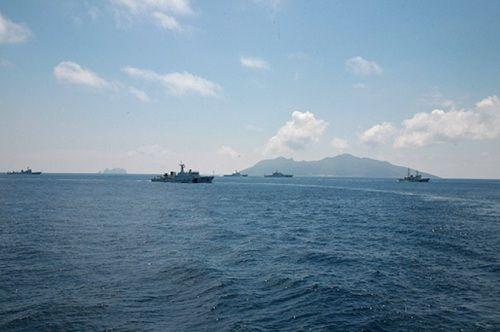 资料图：中国海警船编队在钓鱼岛附近巡航。