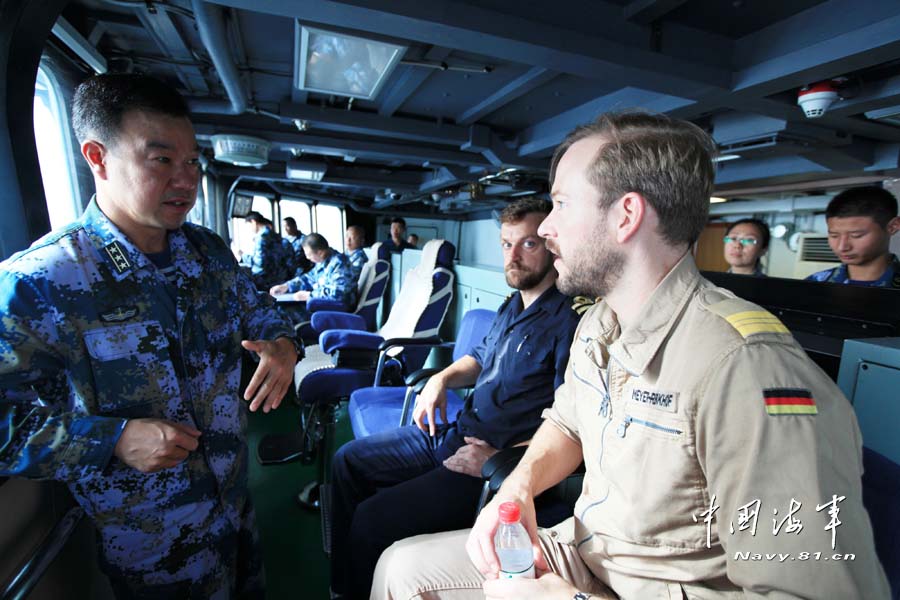中欧海军举行反海盗联演 长春舰主炮开火