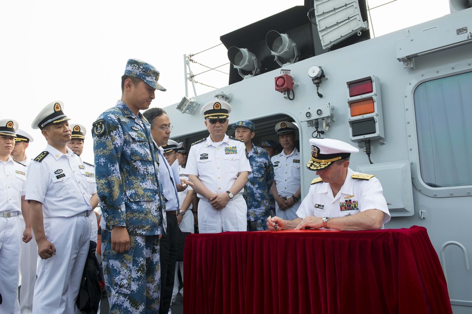 美国海军上将访华 中国海军亮家底