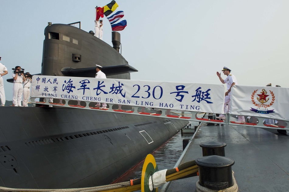 美国海军上将访华 中国海军亮家底