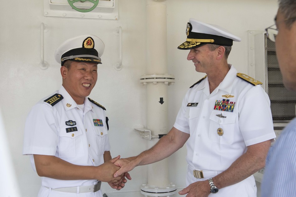 美国海军上将访华 中国海军亮家底