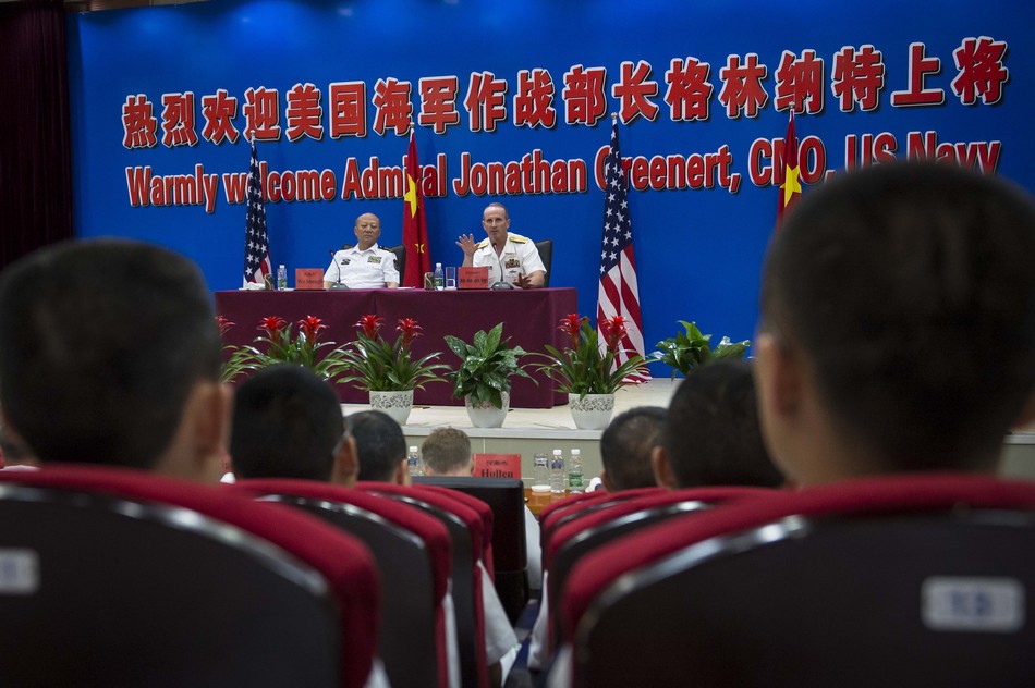 美国海军上将访华 中国海军亮家底