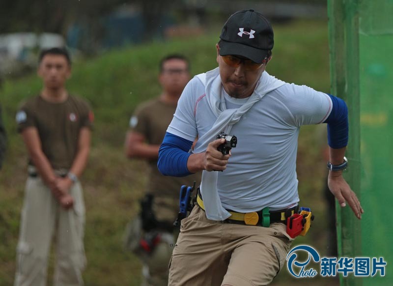 中国军迷在马尼拉进行IPSC比赛