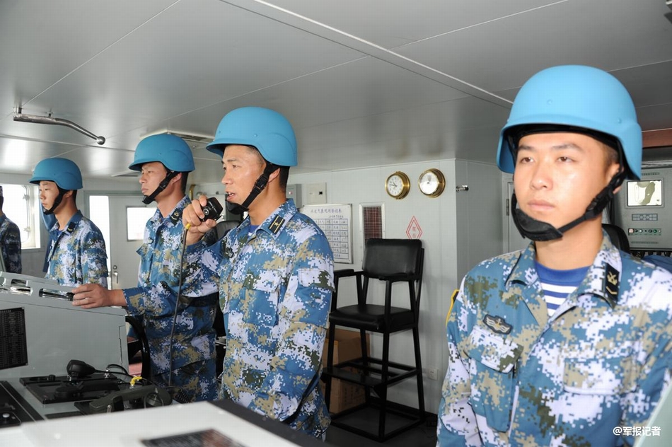 解放军新型扫雷艇首除智能战雷