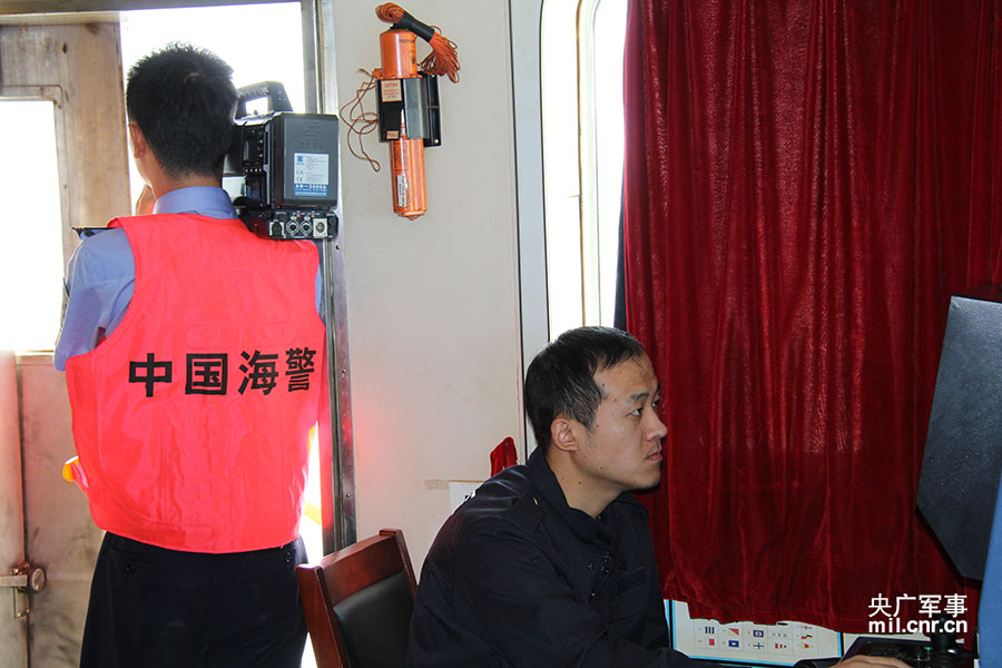 执法队员执法中 何端端摄