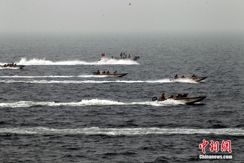 “联合-2014B”渡海登陆联合实兵演习打响