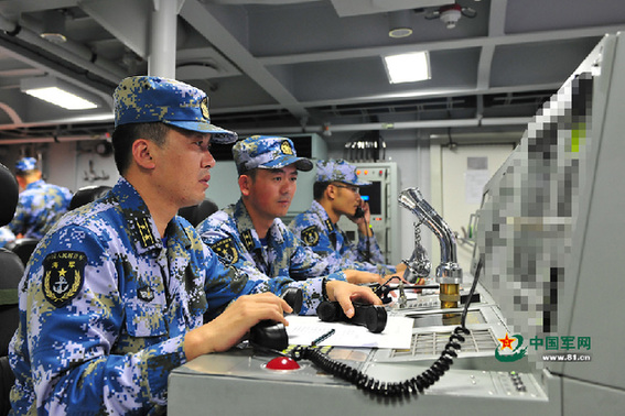 中国3艘军舰同时补给罕见画面 