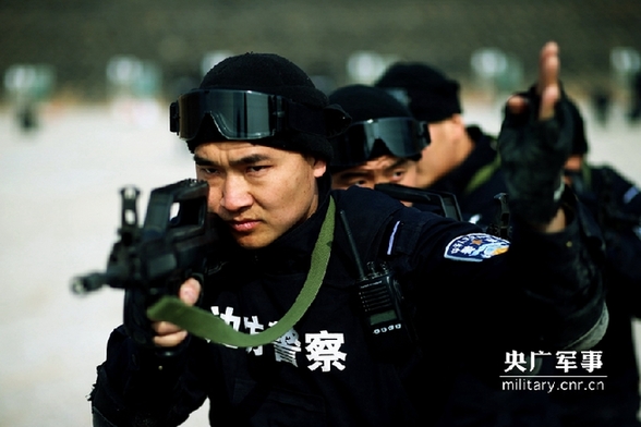 中国精悍维和防暴警枪法不错 弹着点异常密集